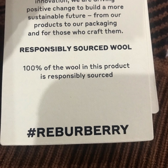 Burberry 100% Authentic scarf brand new - Picture 3 of 15